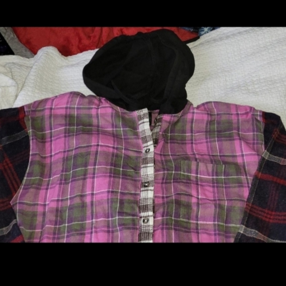 Urban Outfitters med shirt - Picture 3 of 4